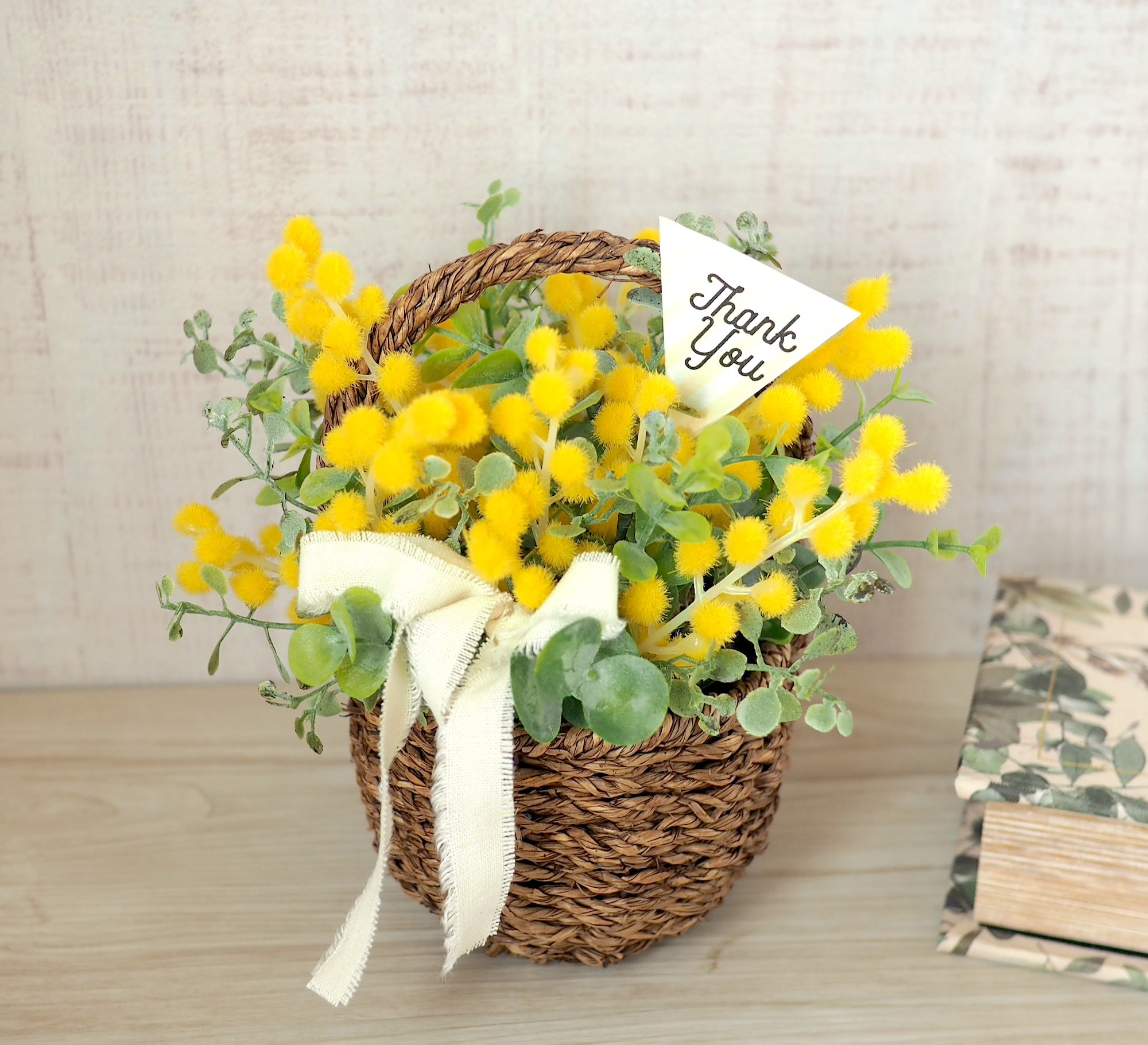 ミモザとユーカリのフラワーバスケット (S)