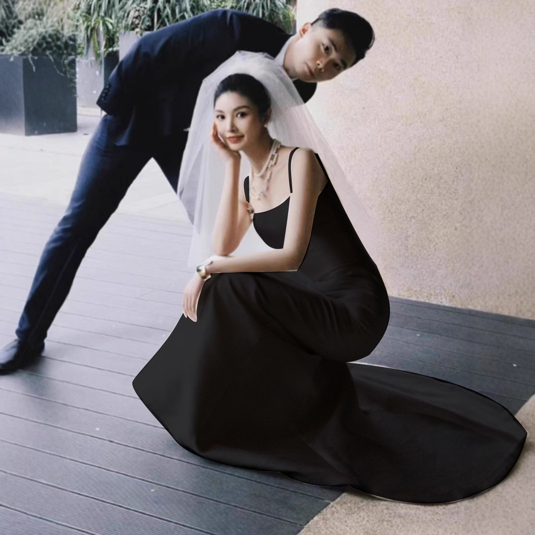 ウェディングドレス 白 黒 サテン ノースリーブ 裾引き シンプル 韓国風 花嫁 前撮り 二次会 お呼ばれ AK603