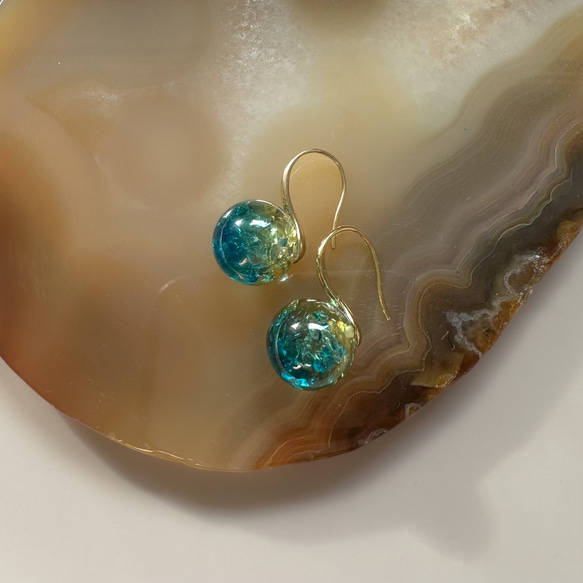 【2026新作】ブルーグリーン アンバードロップピアス/ 金具変更可（シルバー・イヤリング・ステンレス）天然琥珀 4枚目の画像