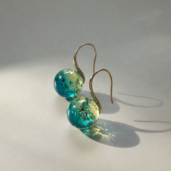 【2026新作】ブルーグリーン アンバードロップピアス/ 金具変更可（シルバー・イヤリング・ステンレス）天然琥珀 2枚目の画像