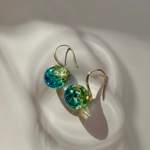 【2026新作】ブルーグリーン アンバードロップピアス/ 金具変更可（シルバー・イヤリング・ステンレス）天然琥珀 3枚目の画像