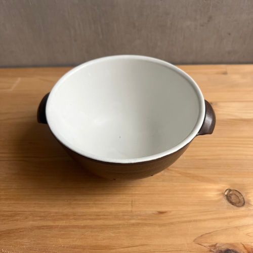 陶器つる岡 鶴岡誠 耳付きスープボウル 13cm 内白外黒｜スープカップ