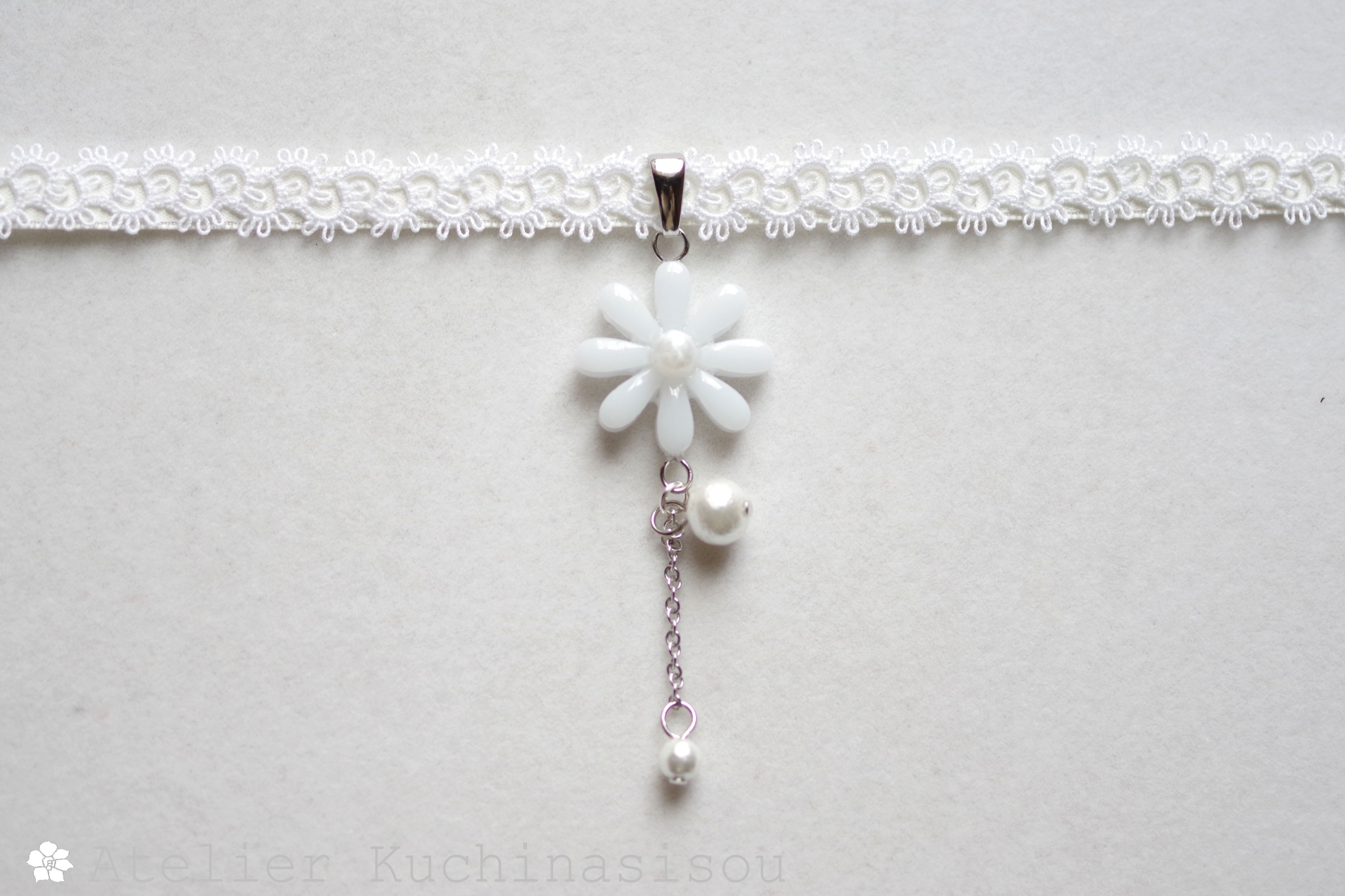 【受注製作】レジンアート　お花モチーフとタティングレースとサテンリボンのチョーカー〈雪国〉