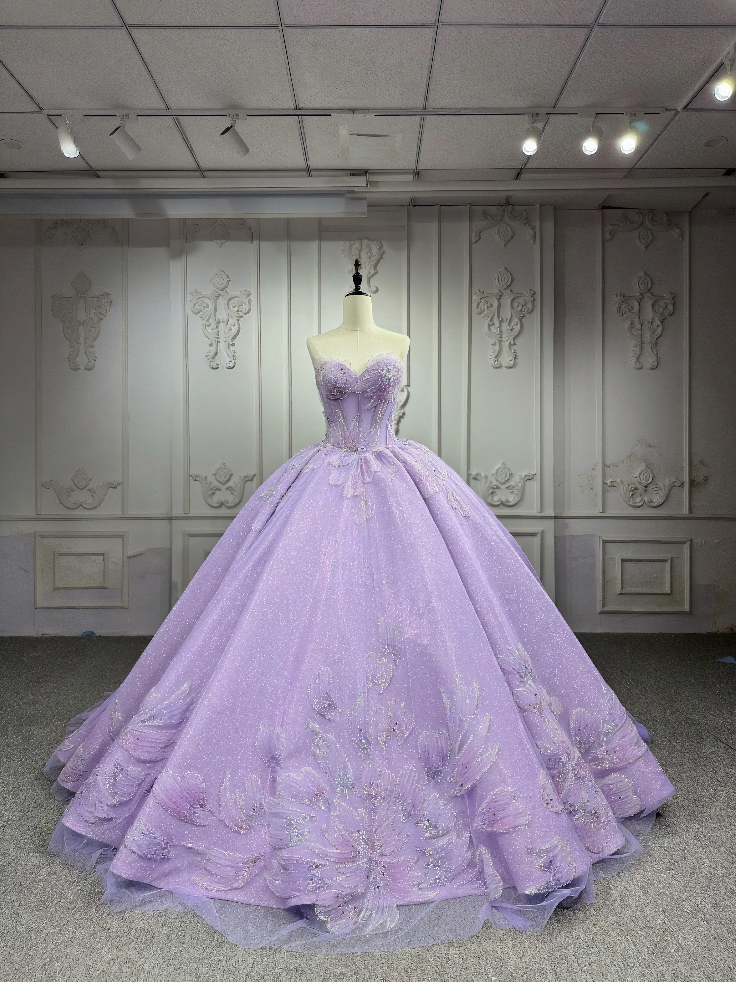 素材感を際立つ　ノースリーブ　ラベンダー色紫　薔薇ローズ刺繍　チューブトップ　ダンスパーティー成人式音楽会演奏おしゃれ