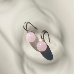 【2026新作】ローズクォーツ ドロップピアス/ 金具変更可（シルバー・イヤリング・ステンレス）天然琥珀 4枚目の画像