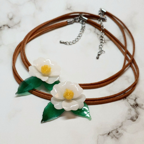 首元を華やかに演出！】和風 椿の花のチョーカー 赤と白 チョーカー