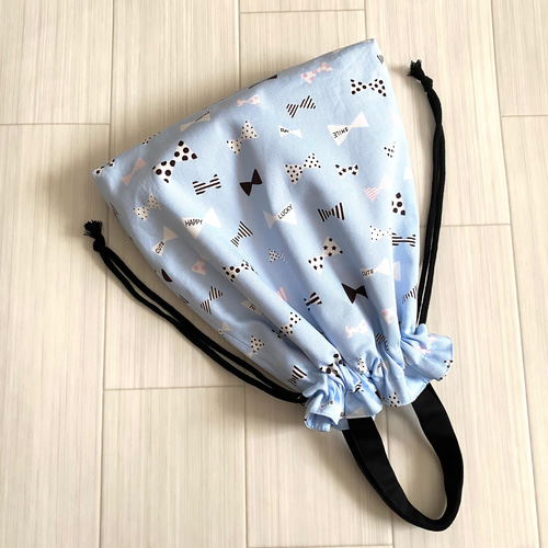 持ち手付き巾着袋  上靴入れ お道具袋   トレイン小柄×ブルー 巾着袋 お道具袋 道具袋 園児向け上履き入れ 持ち手付き 給食袋 巾着