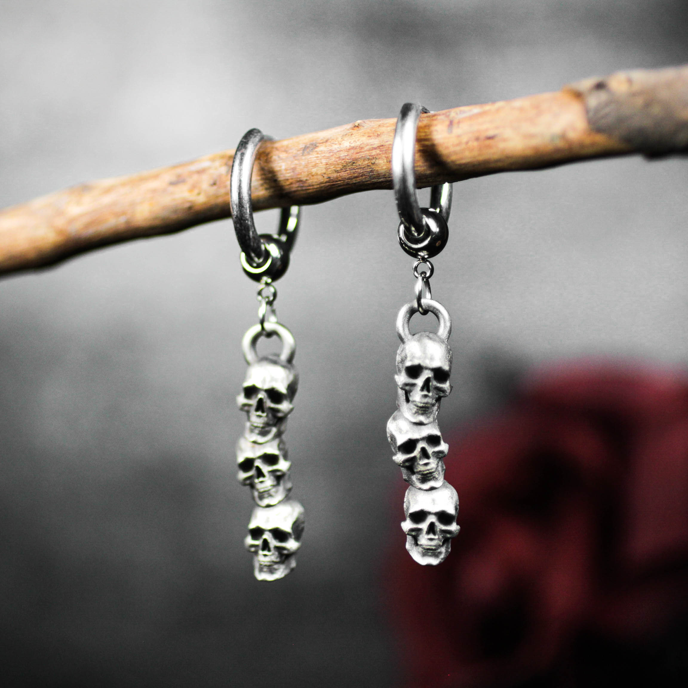 シルバー スタックド スカル ドロップ イヤリング - ゴシック スケルトンヘッド ジュエリー - 手作り ダングル イ