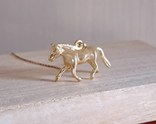 セ-ル❣️今年の干支‼️PTウマモチーフオニキス入りペンダントトップ K18 馬モチーフペンダントトップ 多数追加しました🐴 #アクセサリー