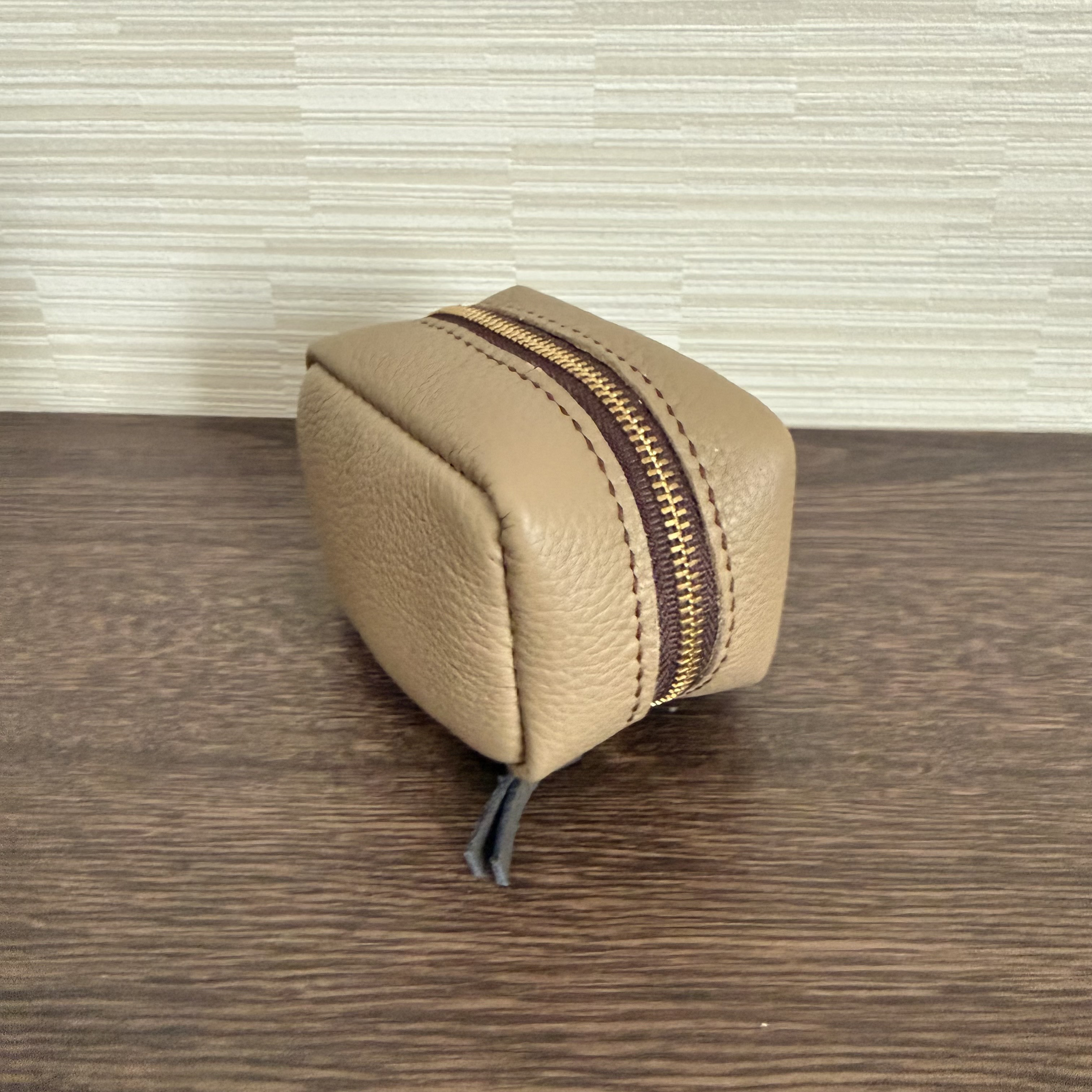 牛本革ボックス型ポーチ【手縫い・ハンドメイド品】 MP61