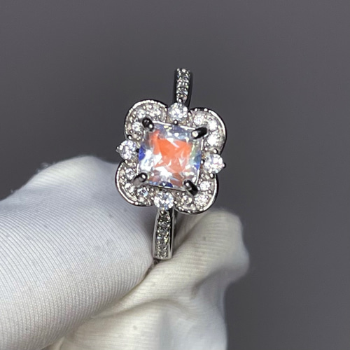 【高品質】マダガスカル産　レインボームーンストーン　　バングル☆天然石 ☆天然石☆ マダガスカル産♡最高品質！！レインボームーンストーン