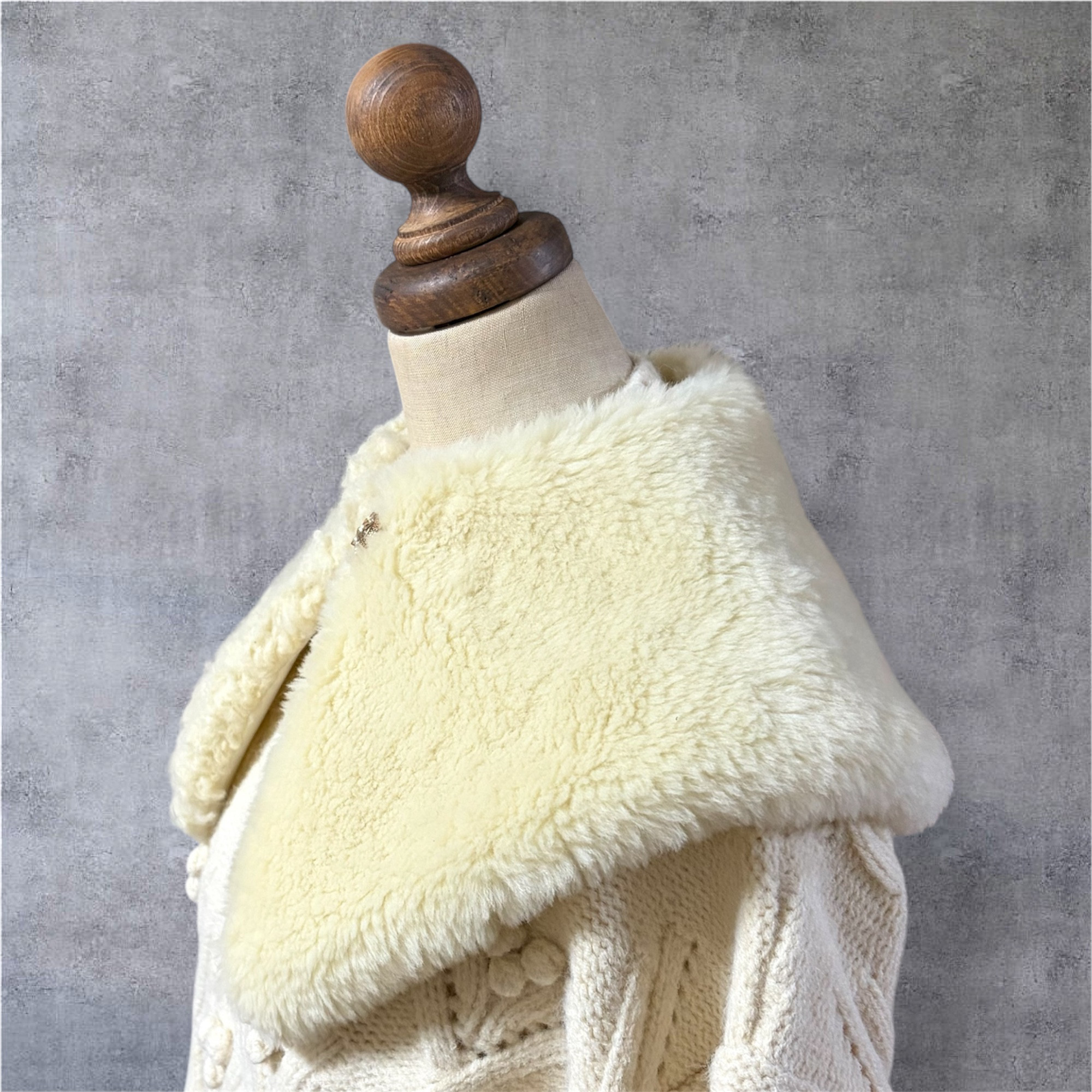 《ひとめぼれ新作2026》ビッグカラー風ティペット（オフホワイト）