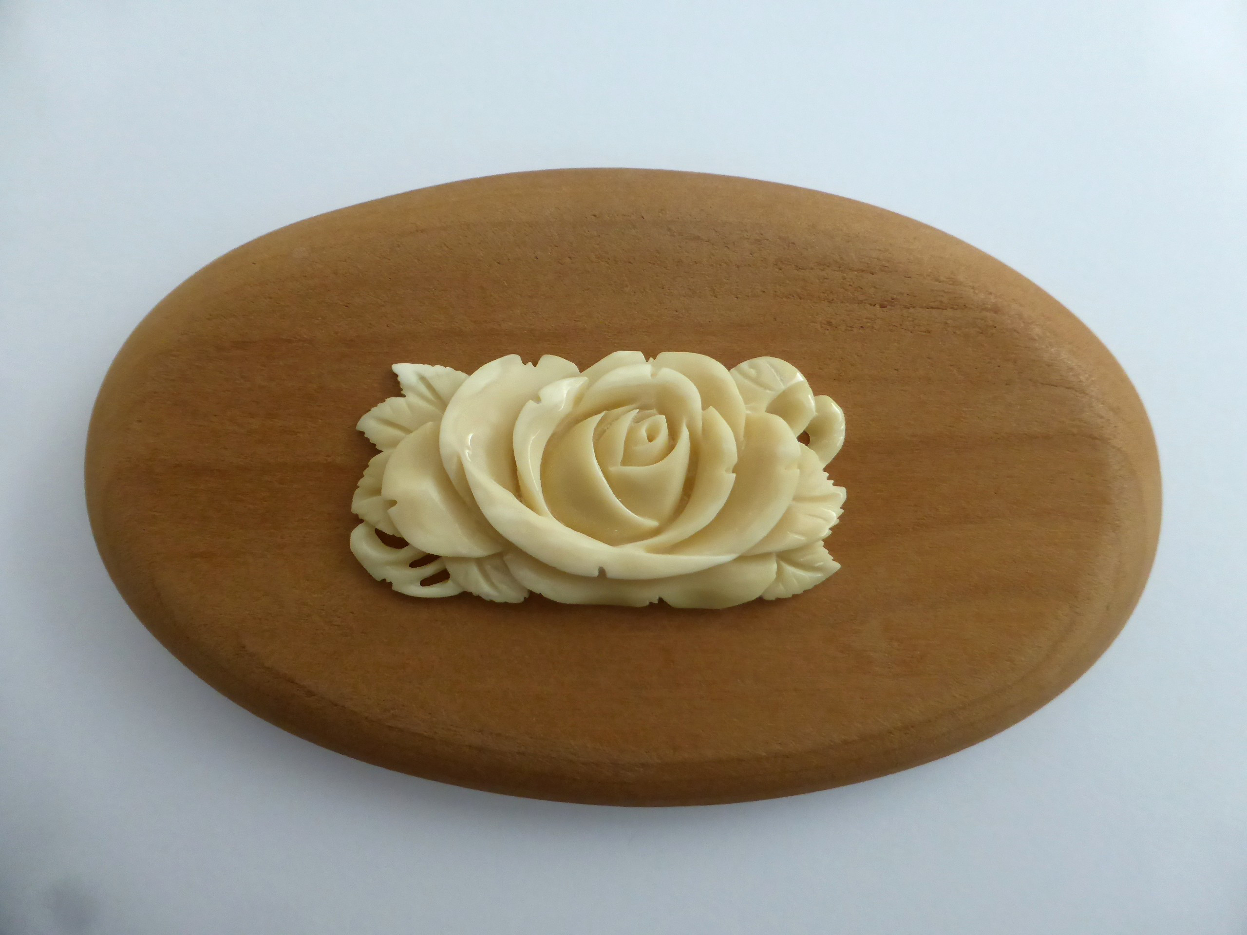 マッコウ鯨歯のオーナメント「薔薇/バラ」(Ⅴ)