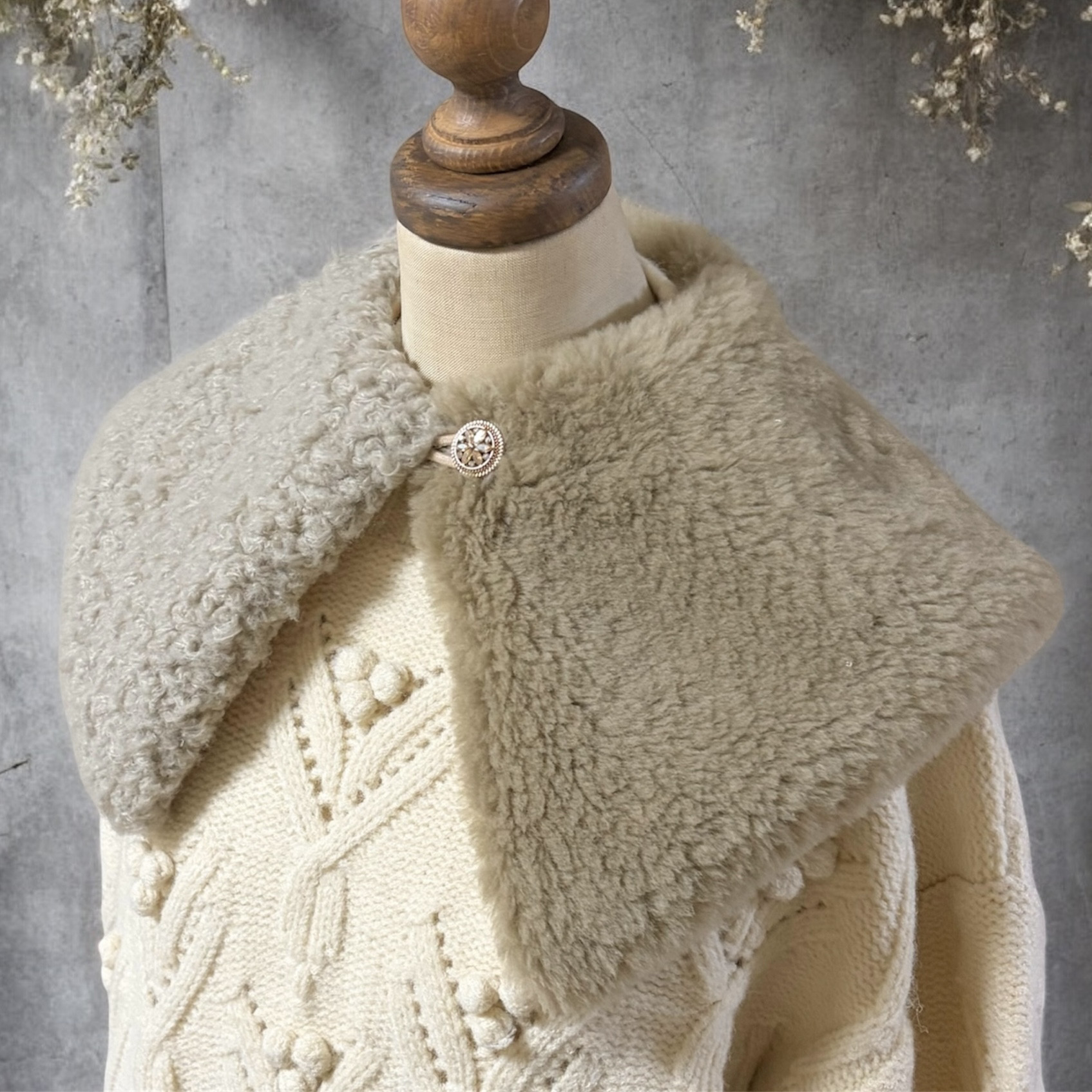 《ひとめぼれ新作2026》ビッグカラー風ティペット（グレーベージュ） 5,544円