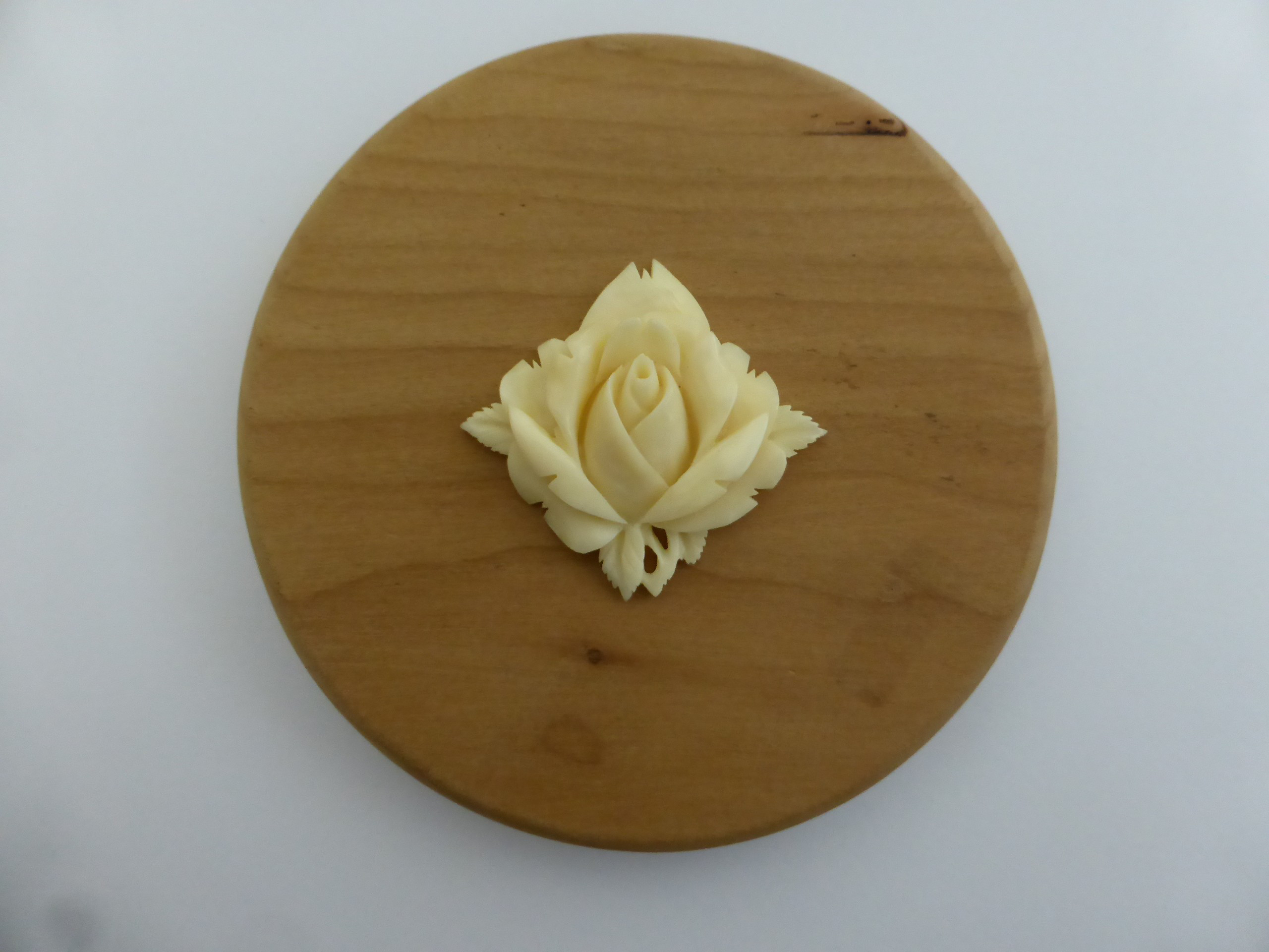 マッコウ鯨歯のオーナメント「薔薇/バラ」(Ⅲ)