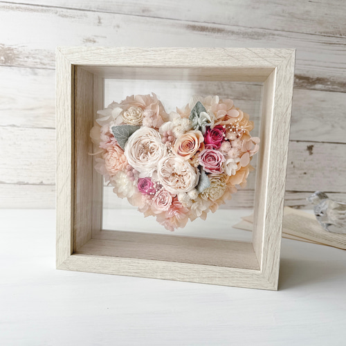 宙に浮かぶハート｜Floating Heart – クリームピーチ – ガラスフレーム