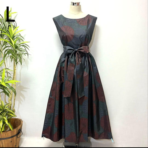 大島紬 藍鉄☓茶 薔薇と花々 大島リメイクポケット付きジャンスカ 着物リメイク 大島紬花柄ワンピース ジャンパースカート 2WAY リボン