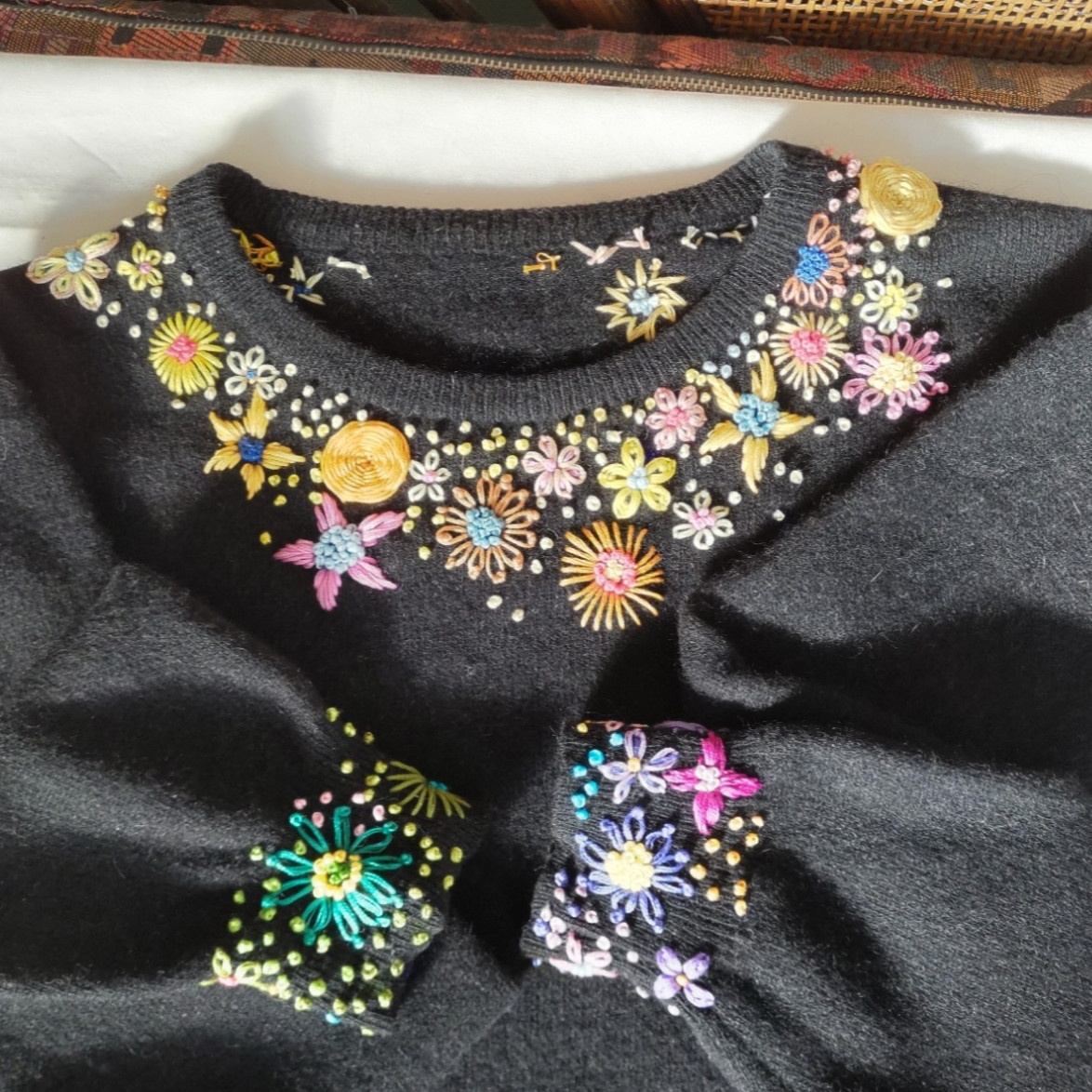 セーター　ウール　手刺繍入り