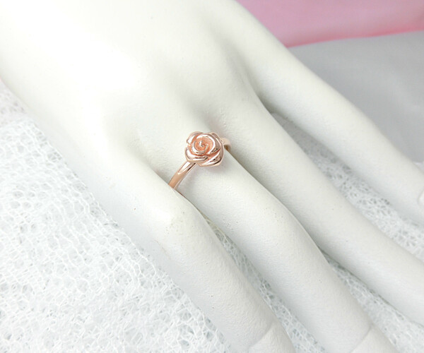 ピンクローズ｛薔薇｝のリング・シルバー製【主張しすぎない程よいサイズ。】