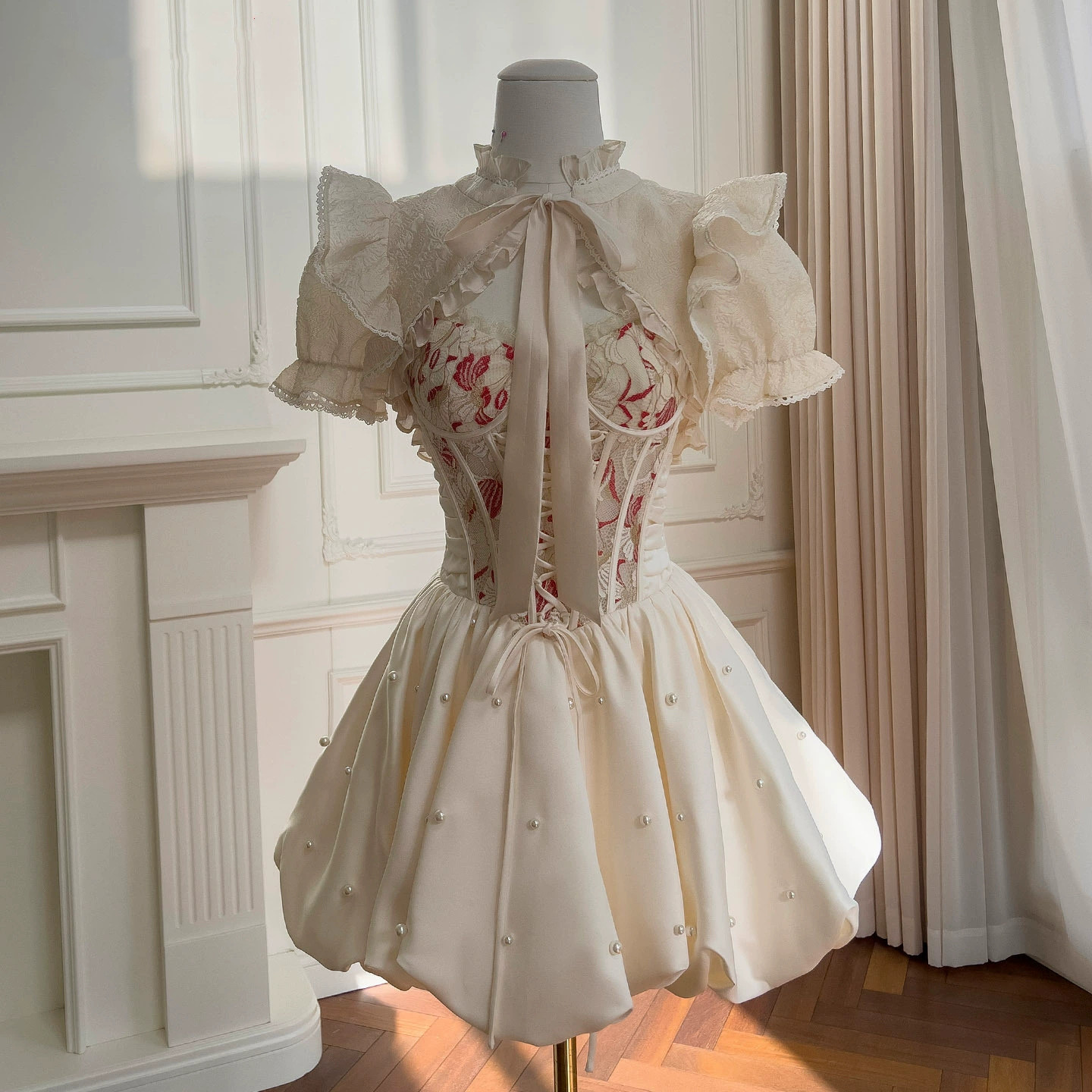 2点セット パール フリル ベージュ ウェディングドレス パーティー ショート丈 可愛い 韓国風 二次会 68913