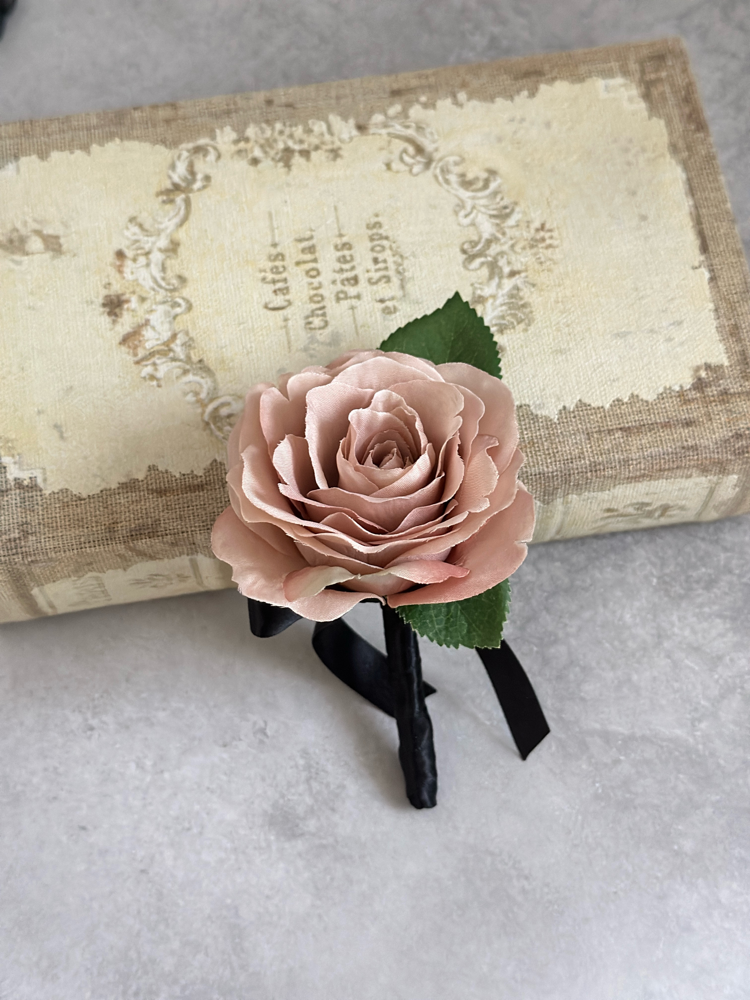 ブラウンピンクのローズブーケ　造花ブーケ　バラのブーケ　　ウェディングブーケ