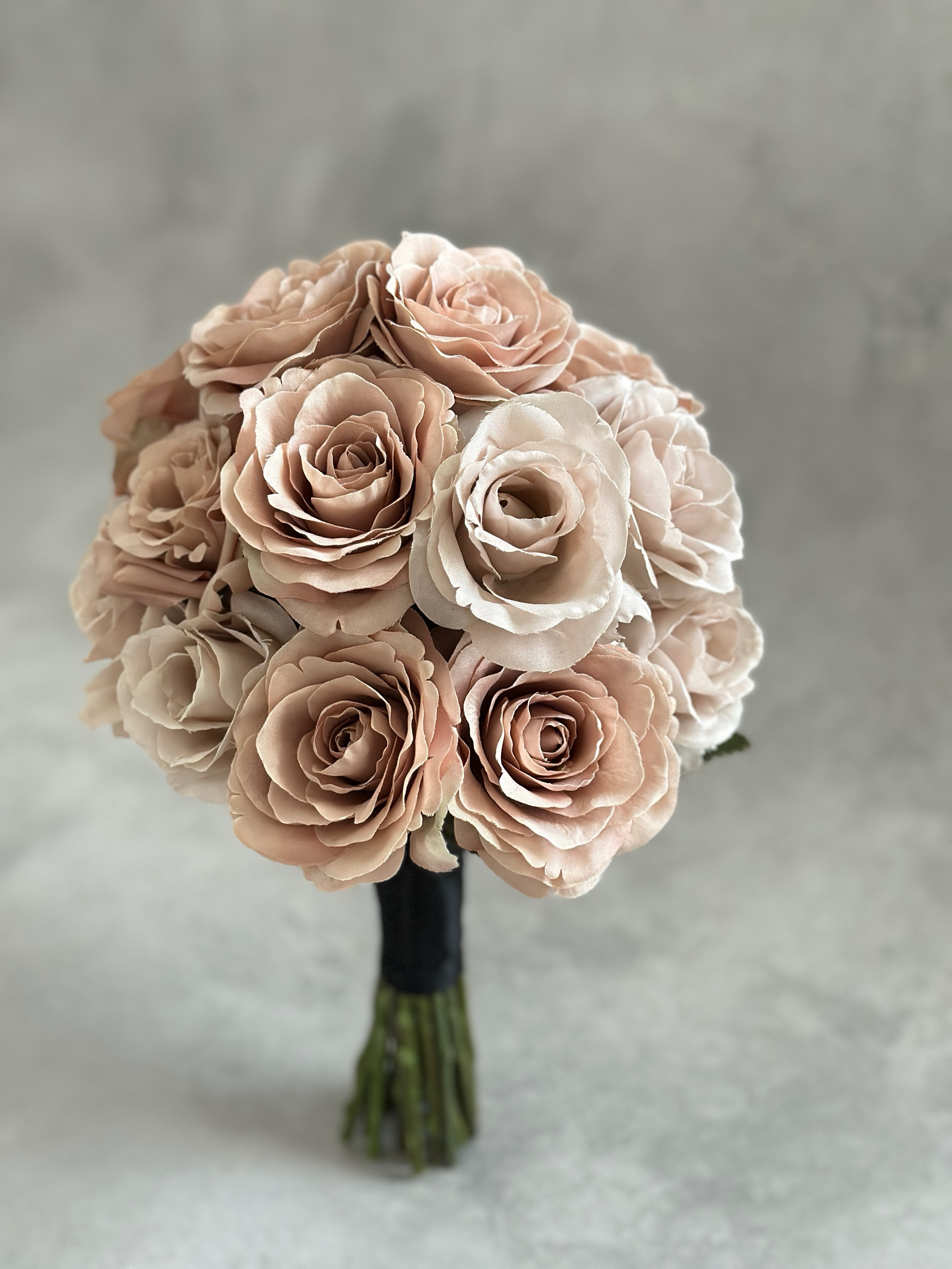 ブラウンピンクのローズブーケ　造花ブーケ　バラのブーケ　　ウェディングブーケ