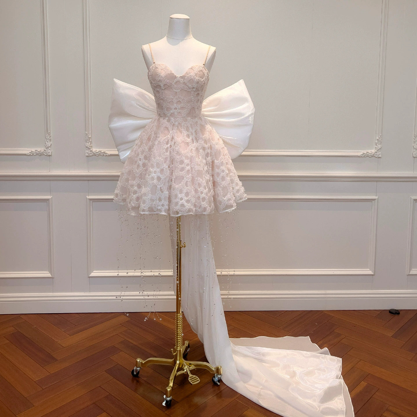 大きいリボン トレーン フリンジ 綺麗 ウェディングドレス パーティー ショート丈 韓国風 二次会 69487