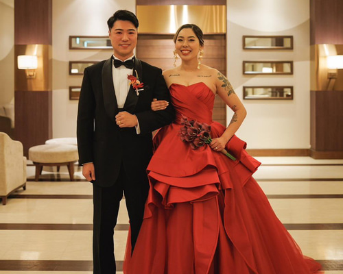 実例写真！カラードレス ボルドー色 ベアトップ チュールスカート