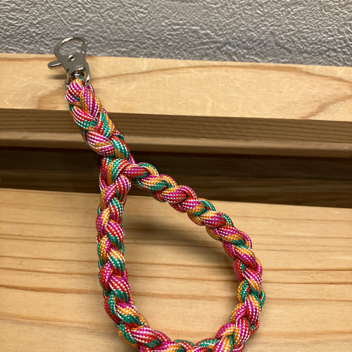 120・掴みやすいまぁるい輪っかでパラコードキーホルダーハンドメイド