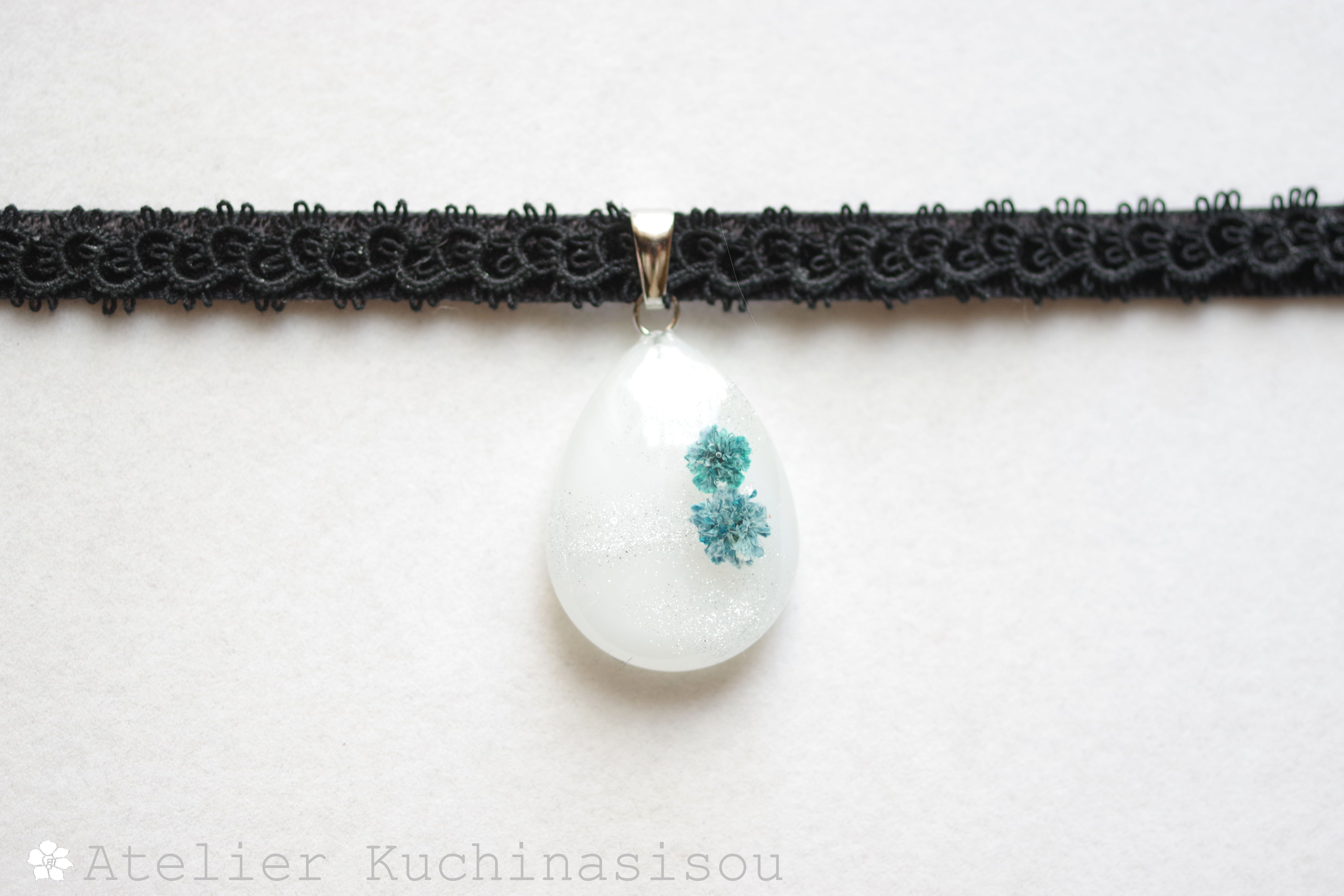 【受注製作】レジンアート　ドロップモチーフとタティングレースとベルベットリボンのチョーカー〈白雪と花〉