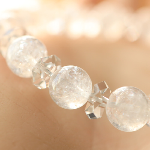 ☆水精（精霊が宿る石）☆美しい透明感☆虹入り：ブリザードタイプ