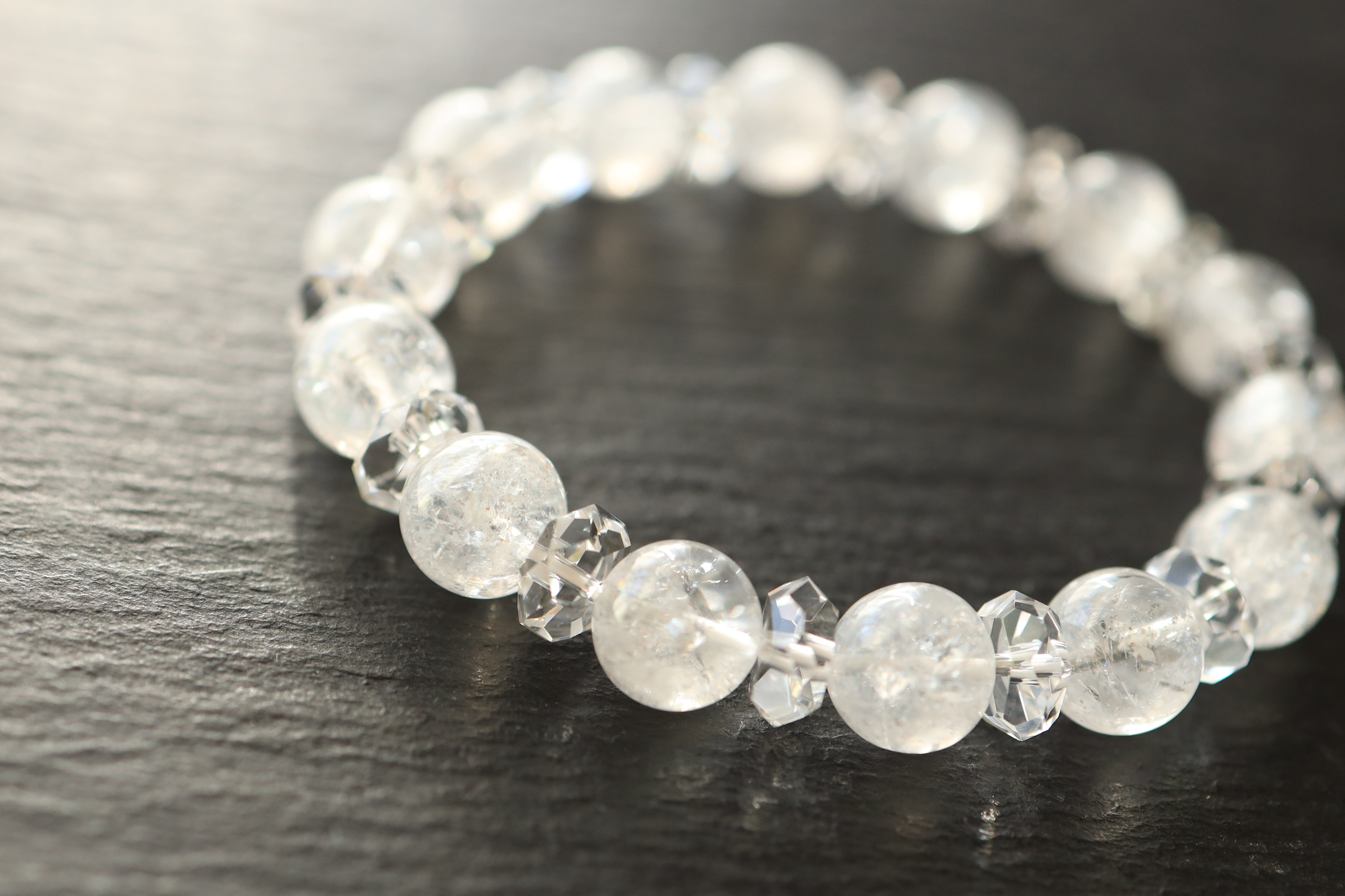 …☆水精（精霊が宿る石）☆美しい透明感☆虹入り：ブリザードタイプ：天然水晶：9.5ミリ＆水晶☆…☆天然石ブレスレット☆…