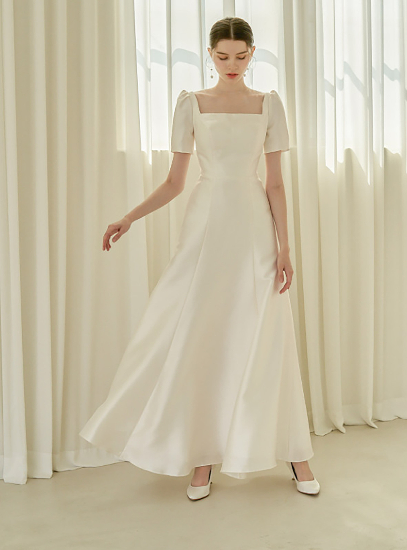 綺麗 白 黒 サテン 半袖 ウェディングドレス シンプル 韓国風 花嫁 披露宴 演奏会 前撮り HL1018