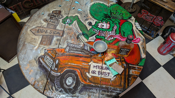 ラットフィンク ガレージテーブル ラウンドテーブル（移動中