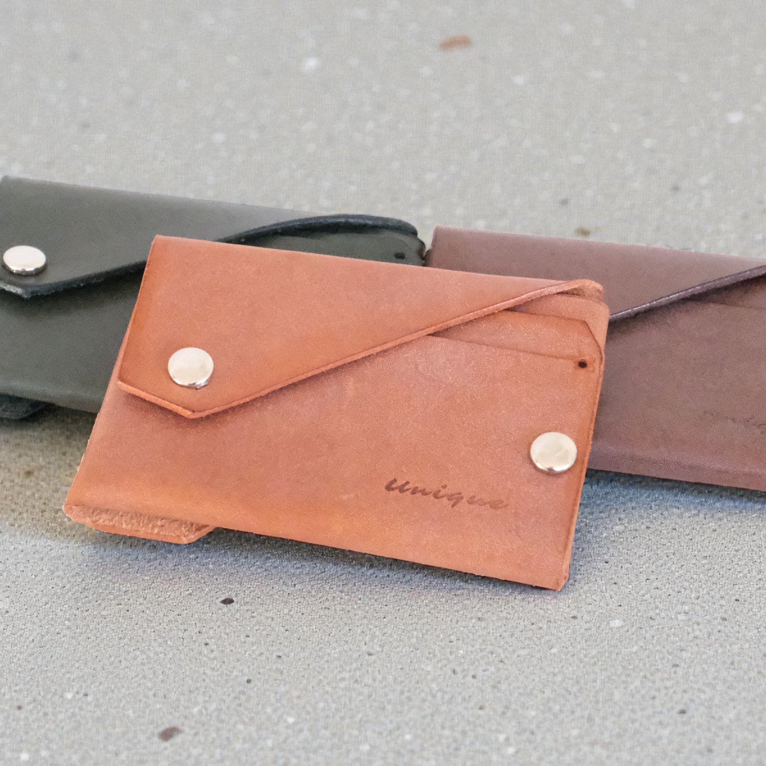【ボタン留めカードケース】　ロロマレザー　3色　シンプル　エイジング