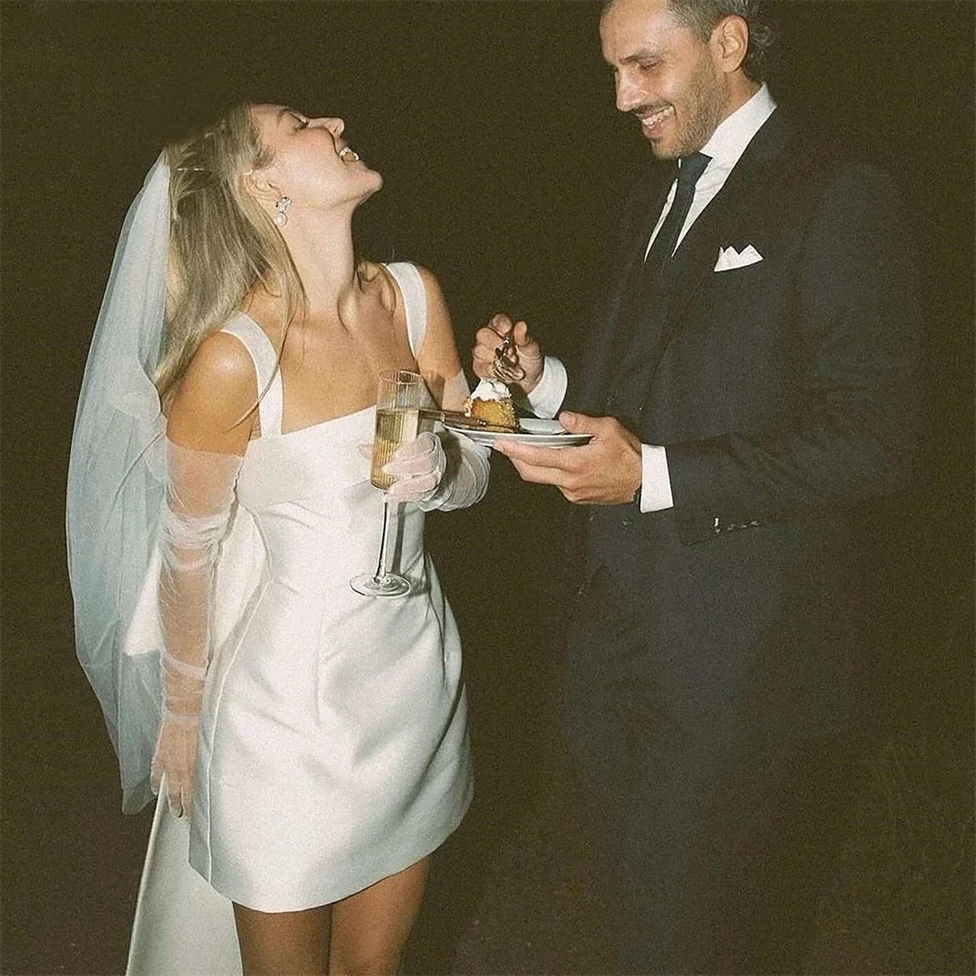 綺麗 白 バックリボン パーティードレス ショート丈 シンプル 韓国風 花嫁 披露宴 演奏会 前撮り HL1019