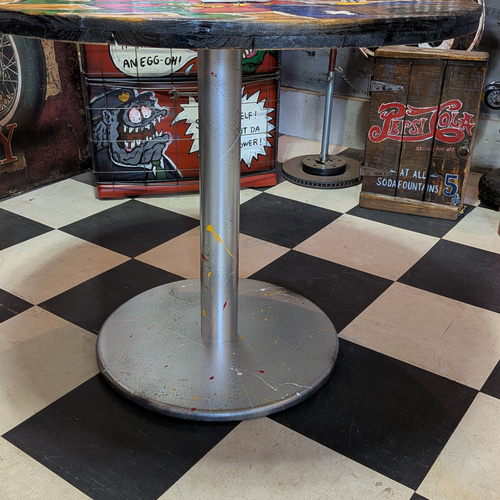 ラットフィンク ガレージテーブル ラウンドテーブル（修理中