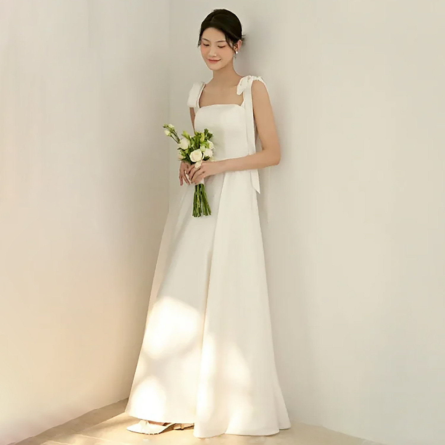 高級感 白 黒 サテン リボン ウェディングドレス シンプル 綺麗 韓国風 花嫁 披露宴 演奏会 前撮り HL1023