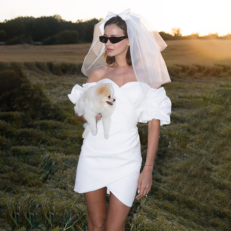 高級感 白 サテン パフスリーブ ウェディングドレス ショート丈 シンプル 花嫁 披露宴 演奏会 前撮り HL1025