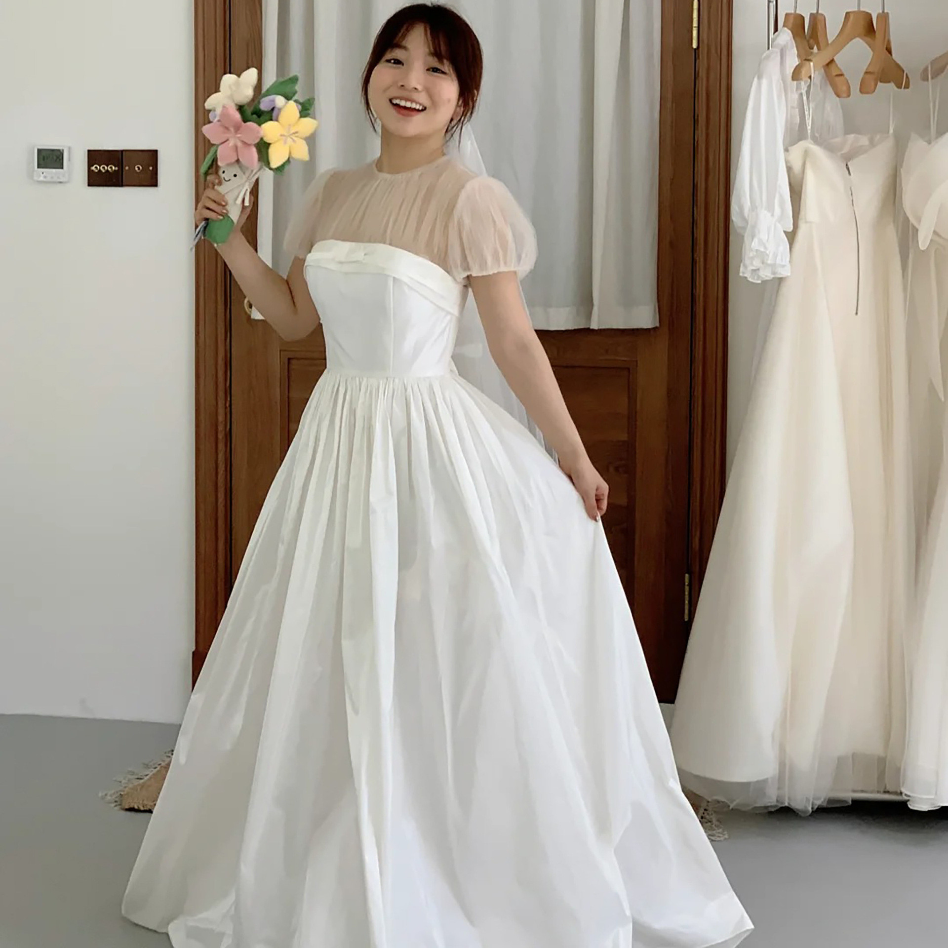 綺麗 白 タフタ 半袖 ウェディングドレス シンプル 韓国風 花嫁 パーティー 披露宴 演奏会 前撮り HL1026