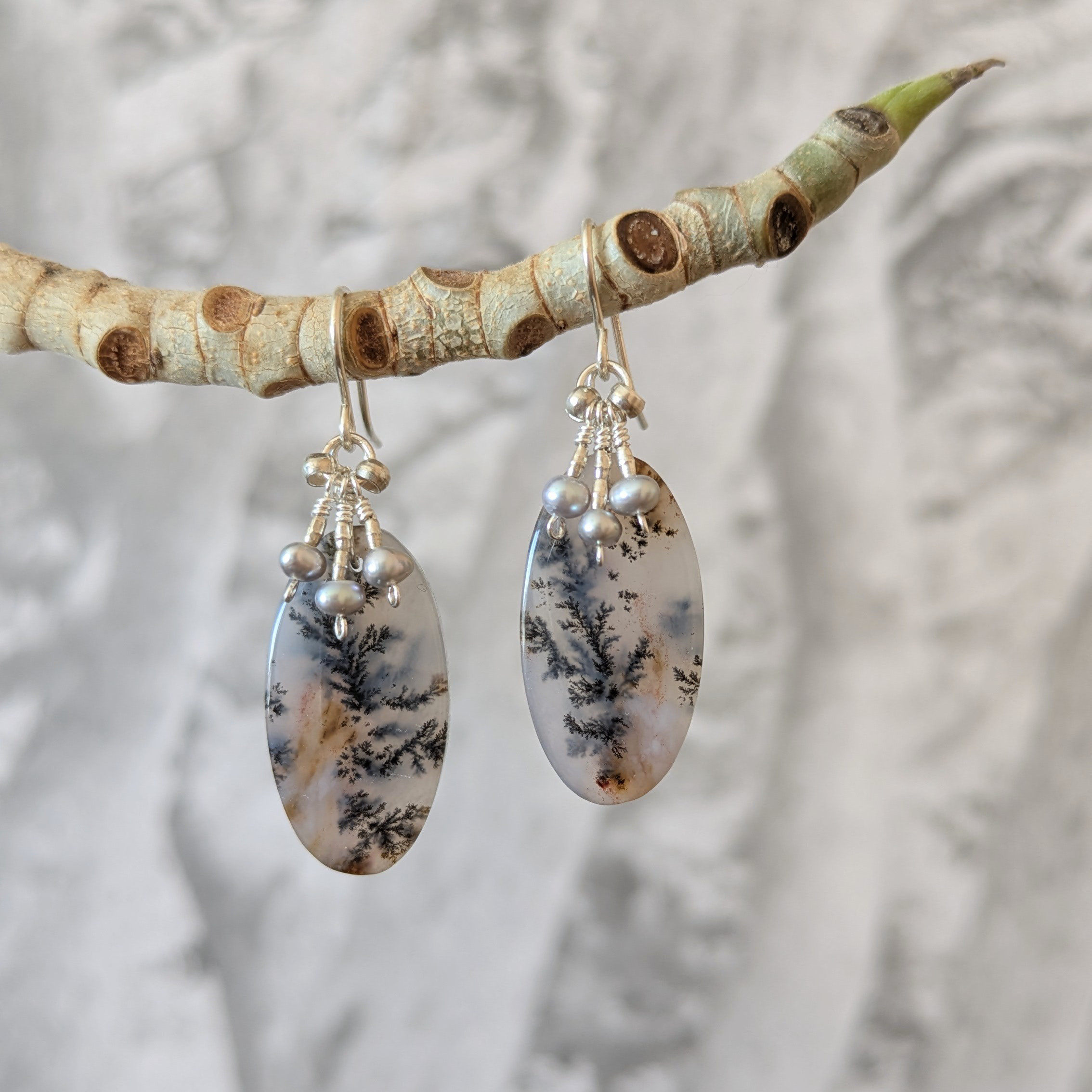 Winter forest＊デンドライトアゲート×淡水パール　Silver925ピアス（オーバル）