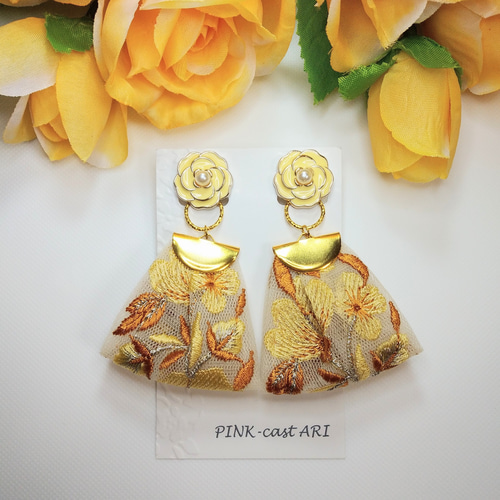 インド刺繍リボン＆フラワーカボションのイヤリング(2wayタイプ:yellow