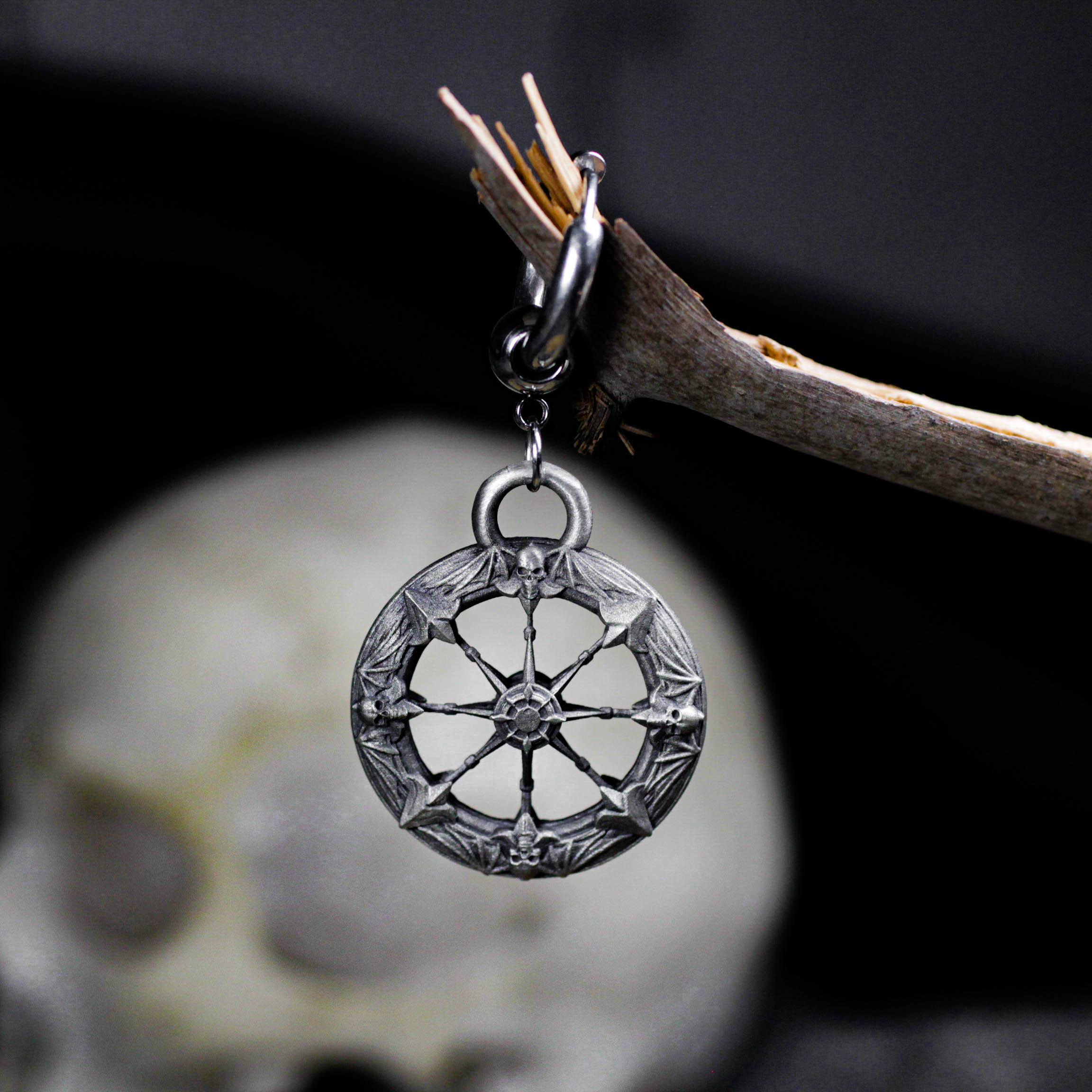シルバーホイールスカルイヤリング - ゴシック儀式シンボルダングルジュエリー、女性用、ダークフェスティバルアクセサリー