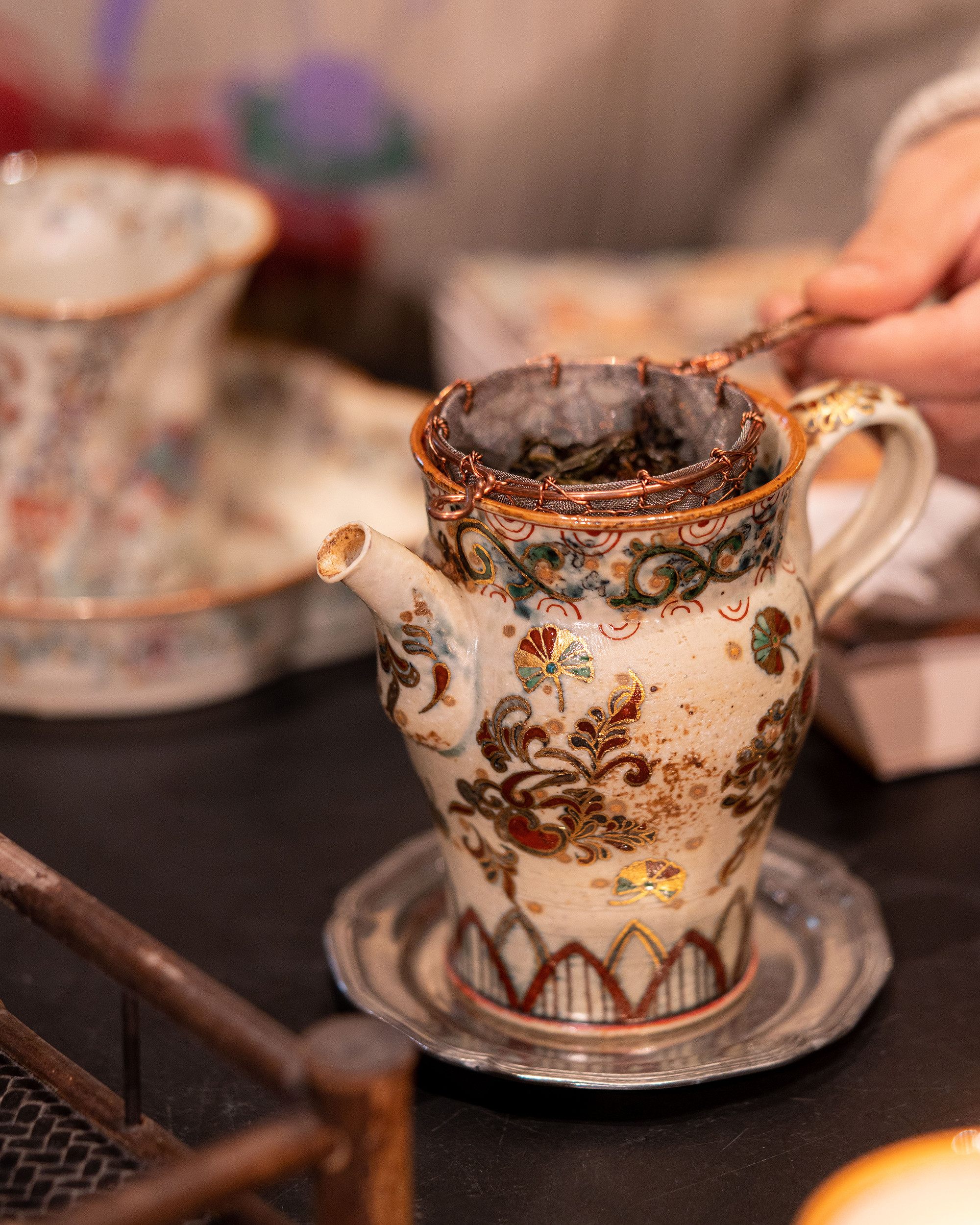 詩瓷集｜唐風・敦煌色 茶海/公道杯・コーヒーサーバー 約380ml｜青花（染付）＋上絵＋金彩｜景徳鎮 手作り