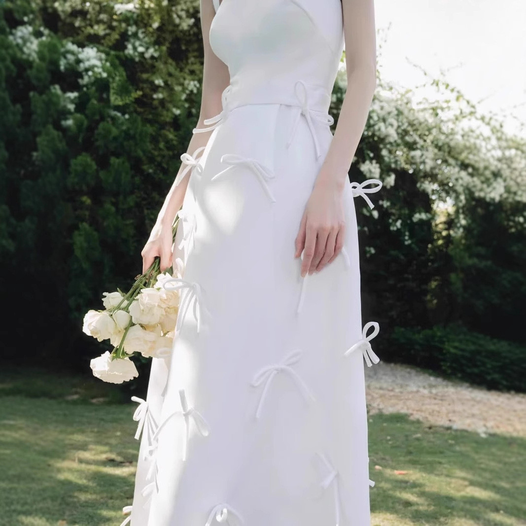 パーティードレス 白 黒 サテン リボン ノースリーブ 韓国風 高級感 誕生日 前撮り 二次会 お呼ばれ AK630