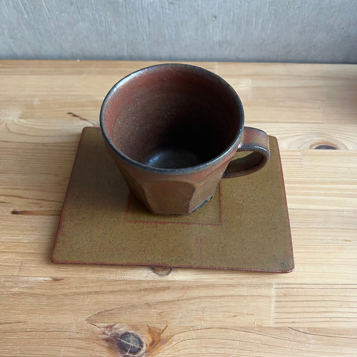 上野焼 渡窯 土の温もりと面取りの造形 伊羅保釉（いらぼゆう） 珈琲碗皿 / コーヒーカップ＆ソーサー