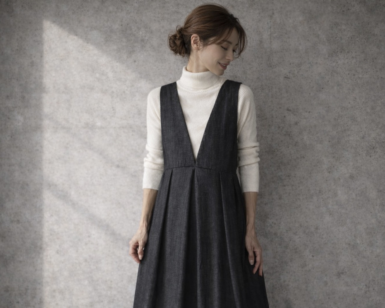 【サイズSM-LL】後ろ姿が綺麗な岡山県児島デニムワンピース／くったり8オンスソフトデニムジャンパースカート／ブラック