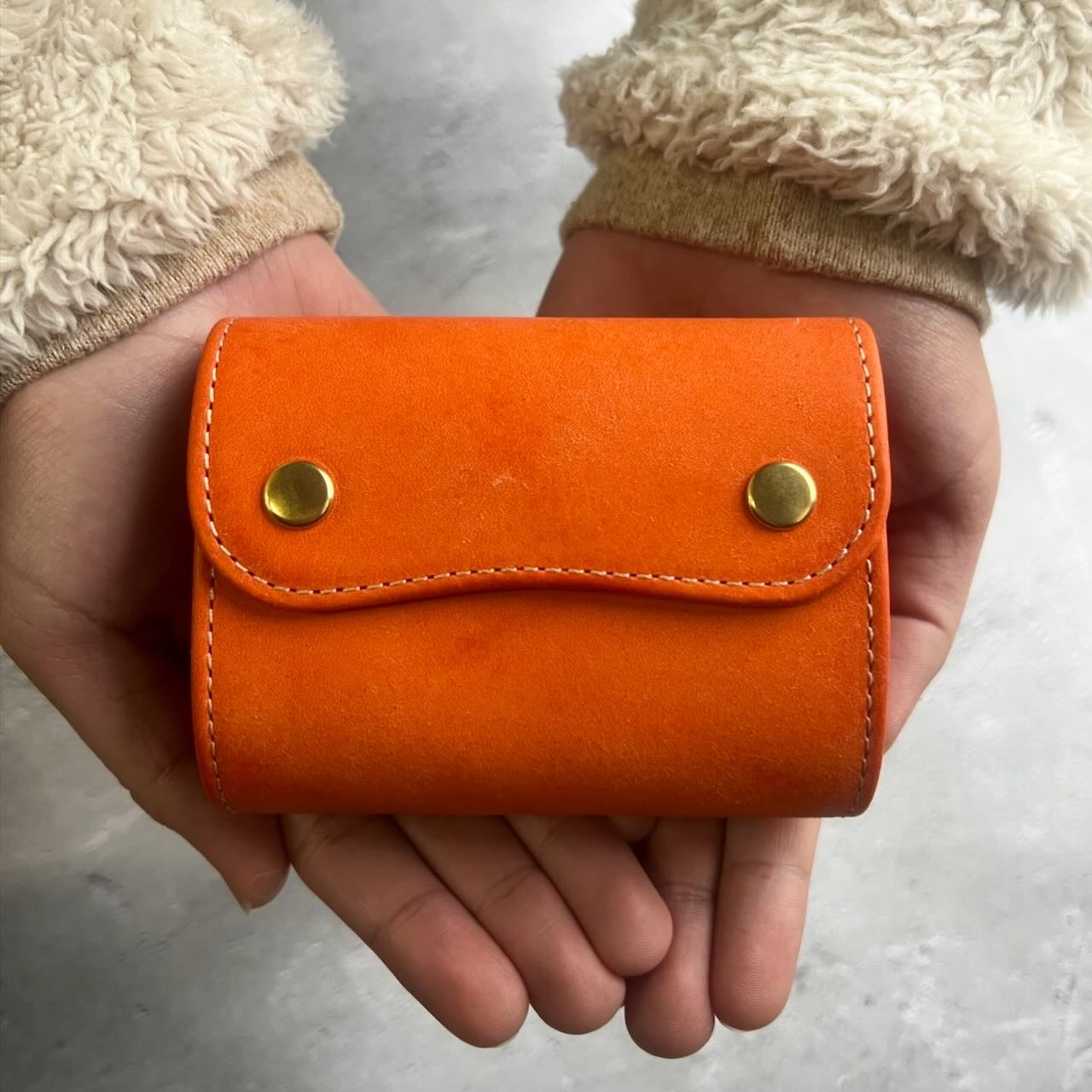 【送料無料】コロンと可愛い三つ折り財布(オレンジ)ミニ財布 イタリアンレザー 財布  メンズ レディース
