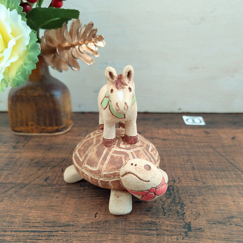 馬の乗ったカメ (ミズガメタイプ右向き)① その他置物 kuu 通販