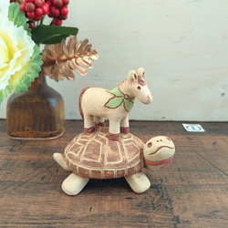 馬の乗ったカメ (ミズガメタイプ右向き)① その他置物 kuu 通販